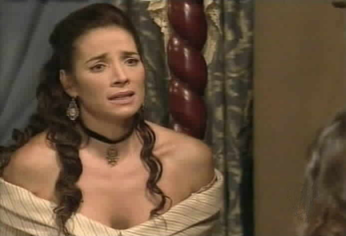 Almudena reacts to the news that Esmeralda's mother is in prison.