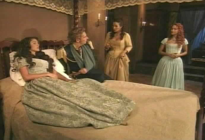 Almudena asks Montero and Mariangel to leave while she ministers to Esmeralda.