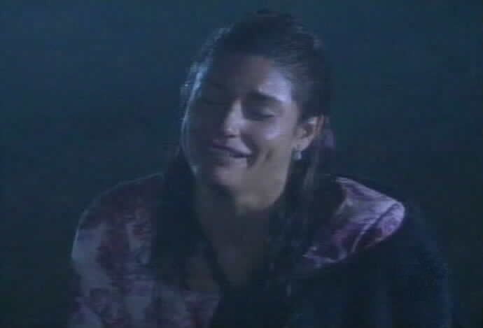 Maria Pia cries over her lost love with Fernando.