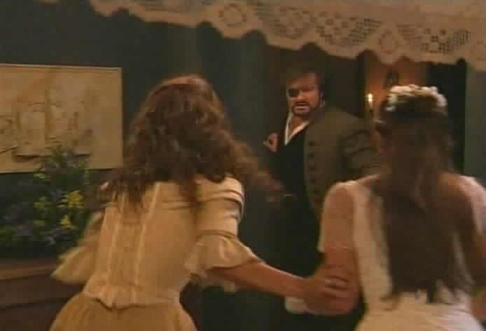 Fernando threatens Maria Pia and Almudena.
