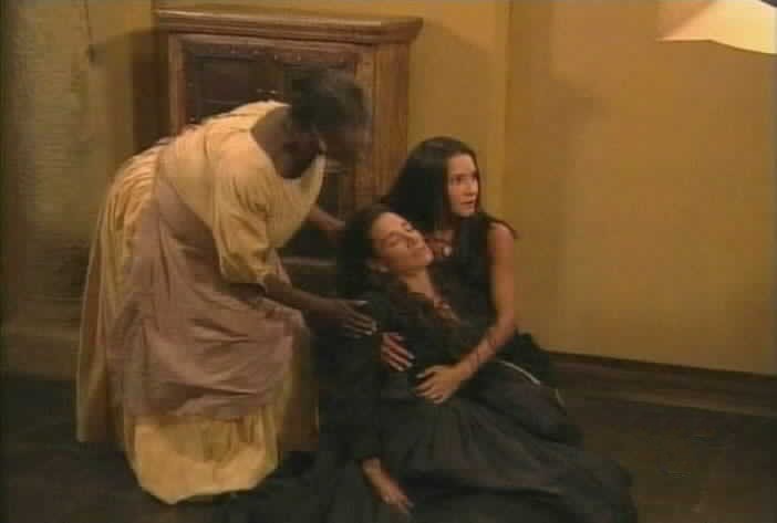 Almudena faints after hearing that Esmeralda's body has been found.