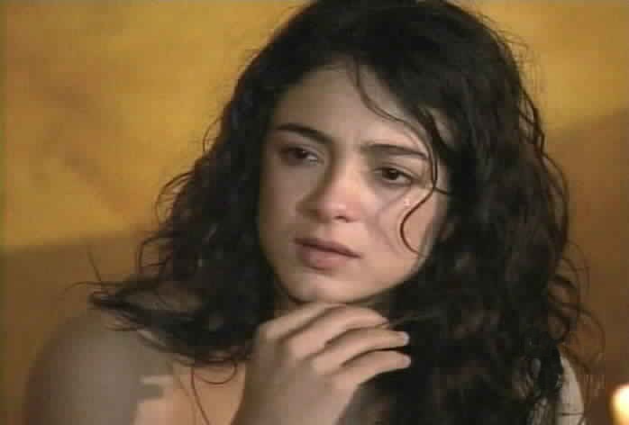 Laisha is devastated that Renzo will marry Ana Camila.